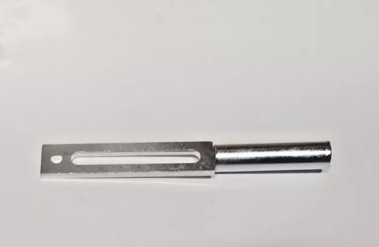 “8744” – Throttle Kickdown Rod Connector