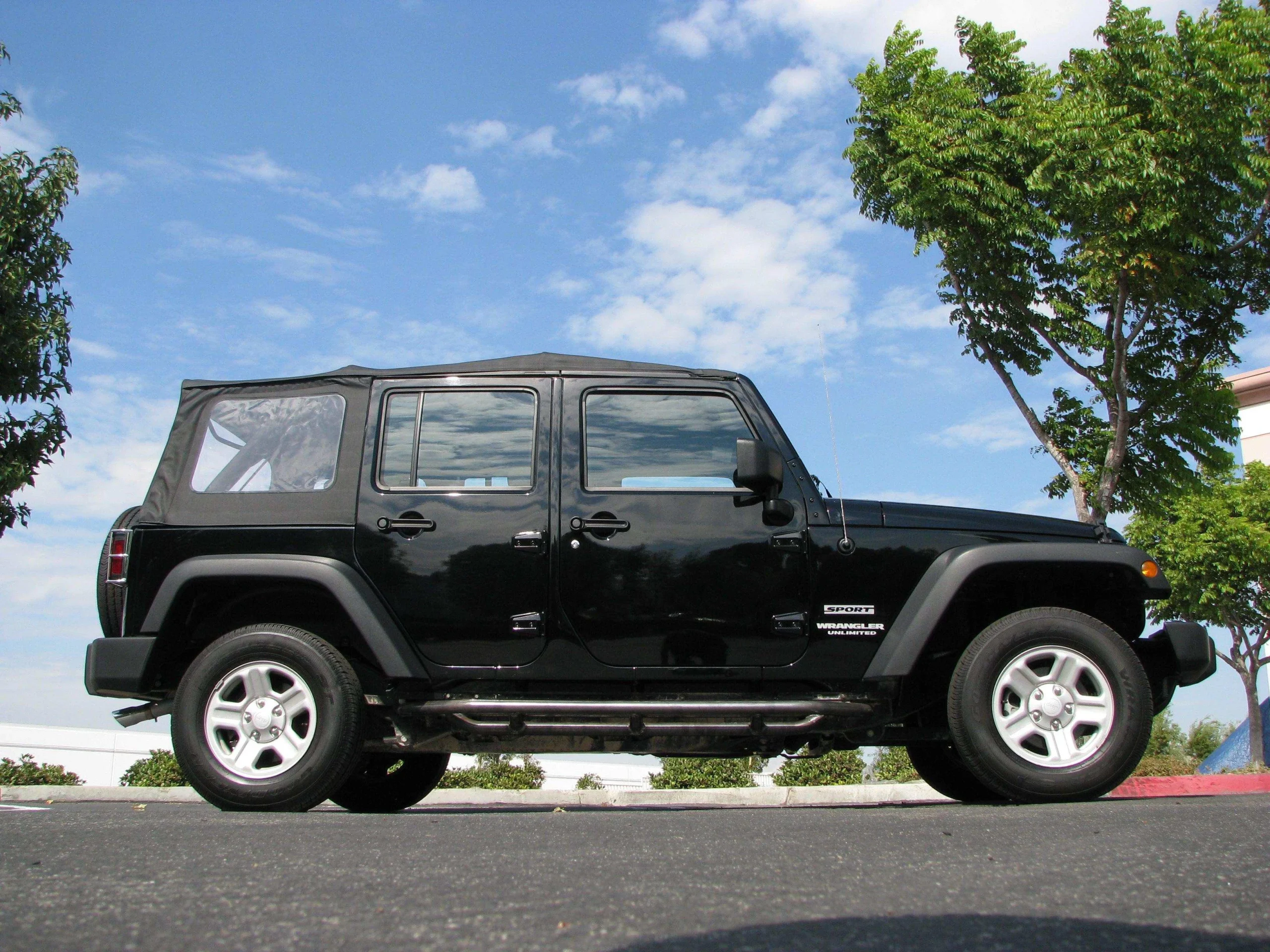 TrailFX J030T - Oval Tube Blk Stl W/Lower OE Rock Rails and Running Boards Must Be Removed